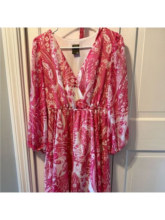 Taylor Dresses & Skirts - Taylor Pink and White Dress
